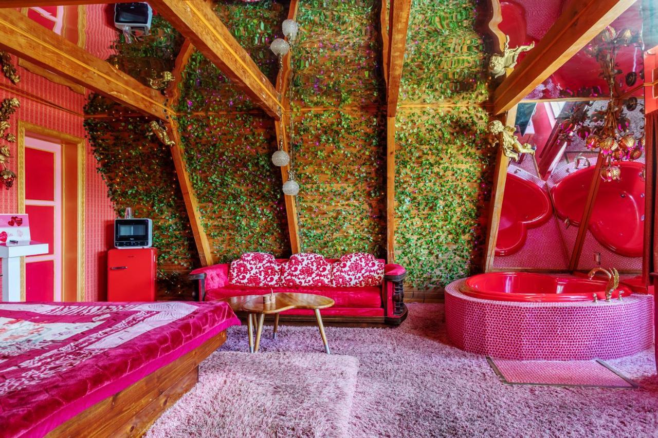 Hicksville Pines Chalets & Motel Айділлвайлд Екстер'єр фото
