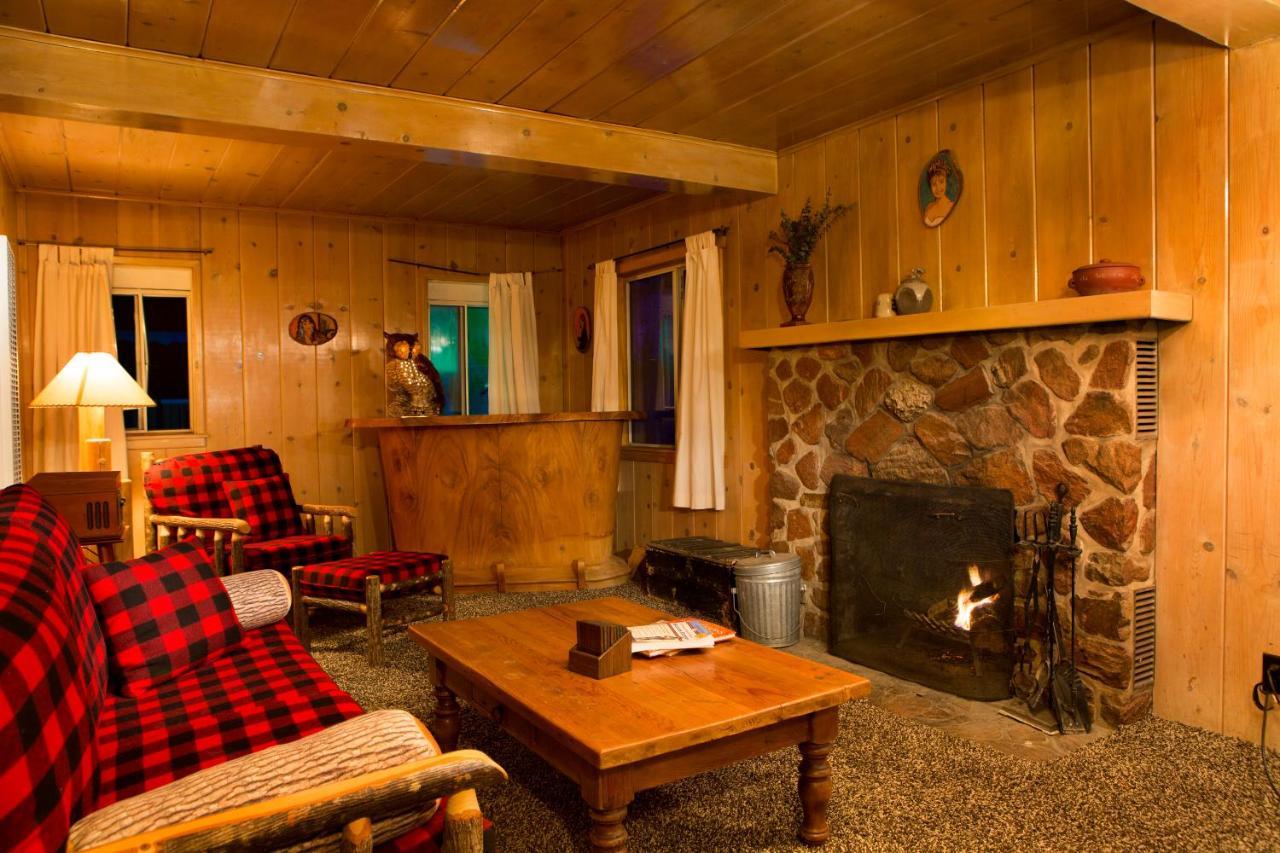 Hicksville Pines Chalets & Motel Айділлвайлд Екстер'єр фото